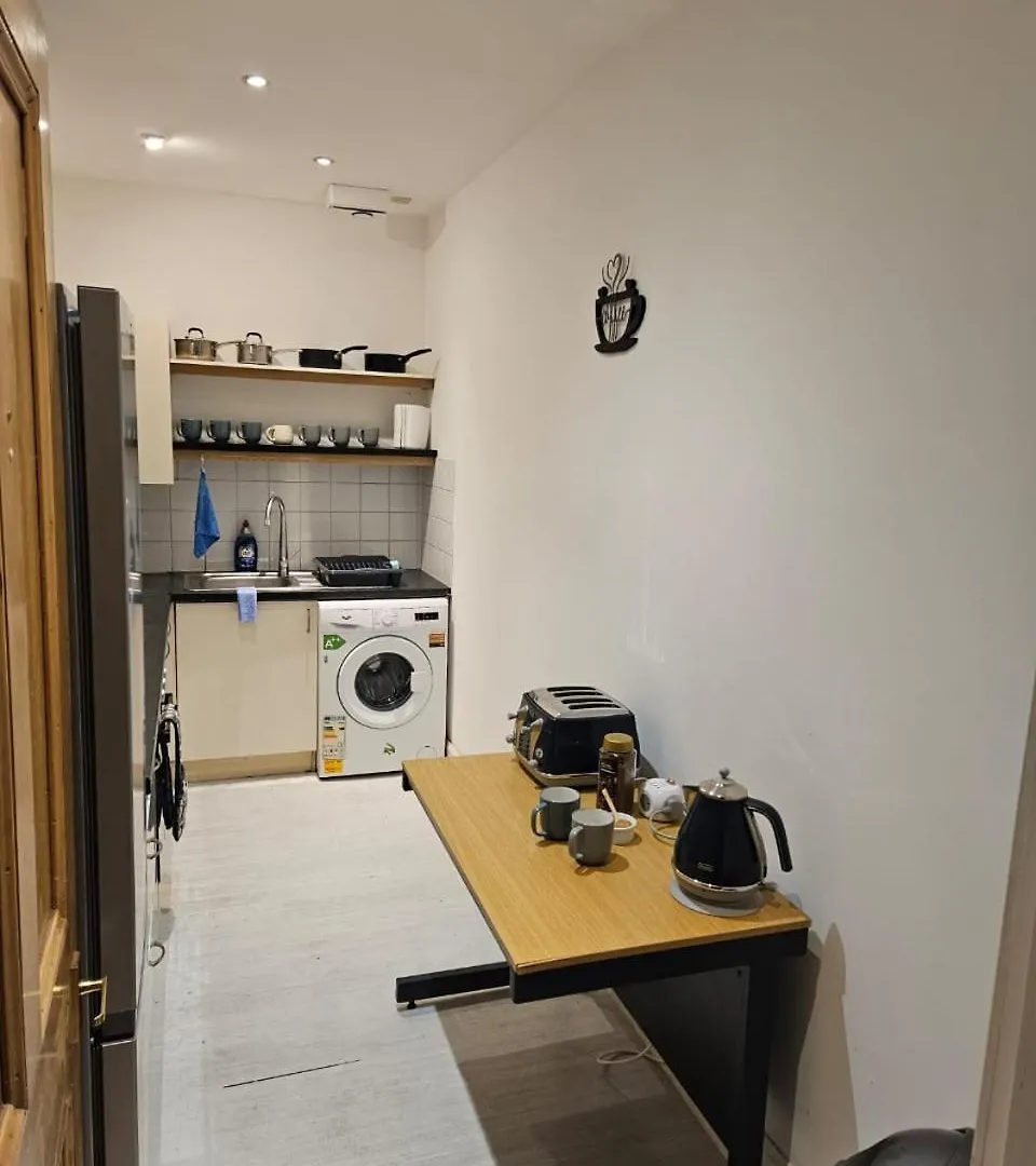 Old Town Edinburgh Fringe Apartment