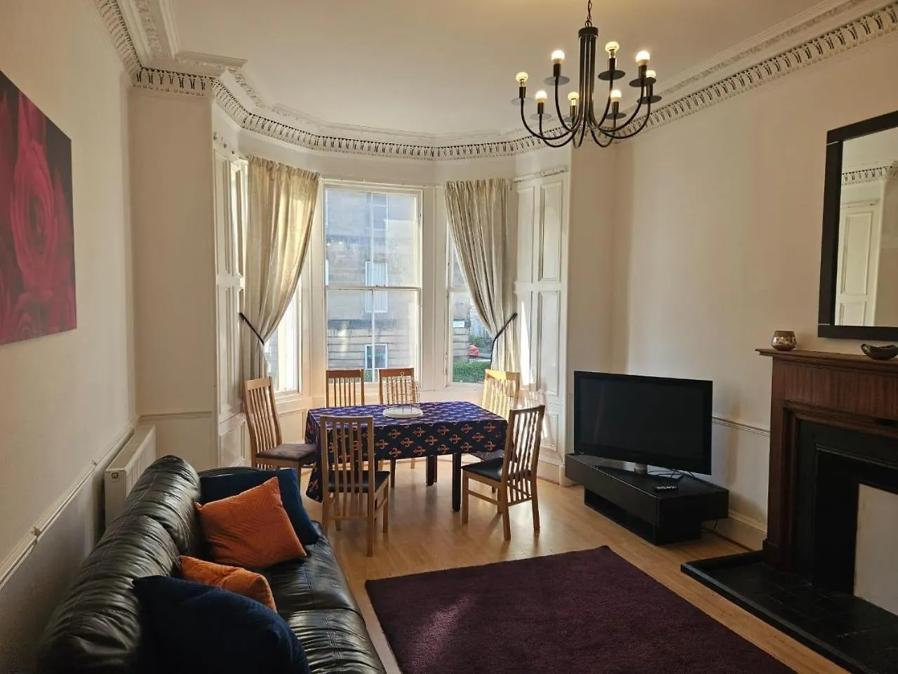 Old Town Edinburgh Fringe Apartment